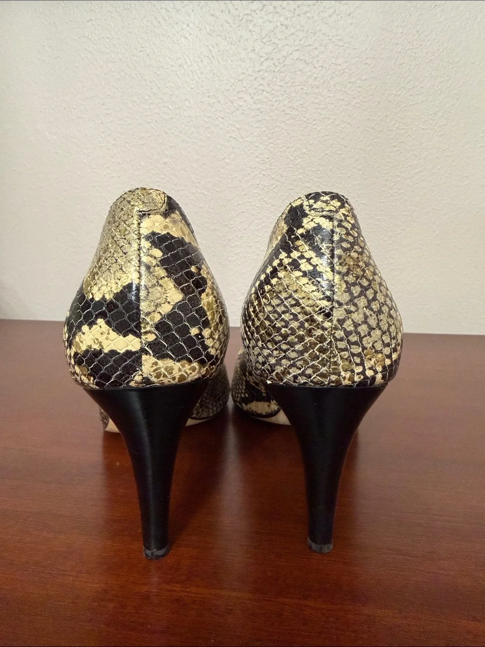 Via Spiga peep toe size 7/12M